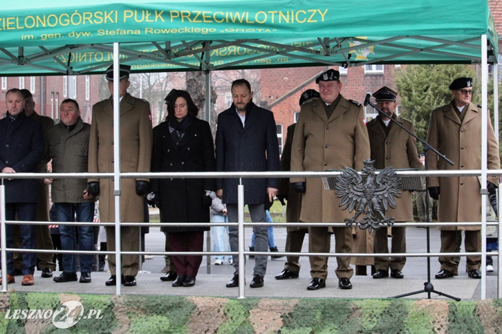 Przysięga żołnierzy dobrowolnej służby w Lesznie
