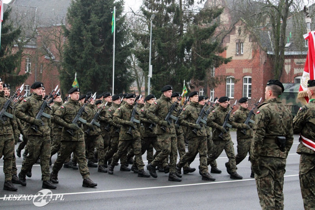 Przysięga żołnierzy dobrowolnej służby w Lesznie