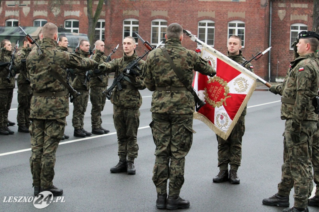 Przysięga żołnierzy dobrowolnej służby w Lesznie