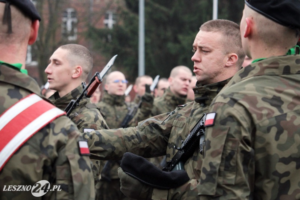 Przysięga żołnierzy dobrowolnej służby w Lesznie