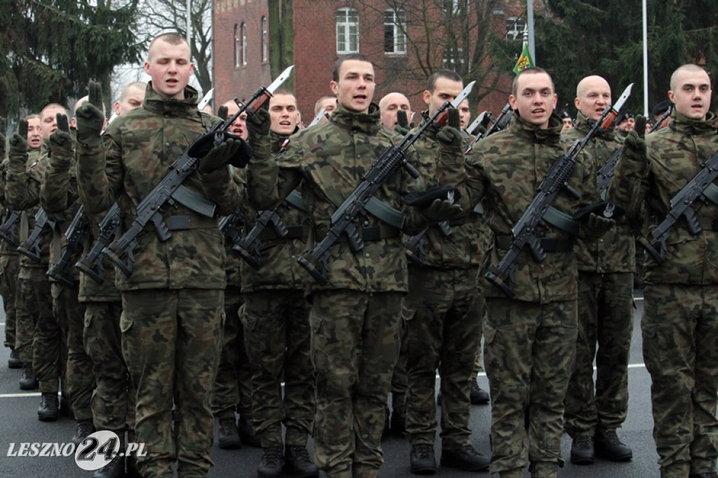 Przysięga żołnierzy dobrowolnej służby w Lesznie