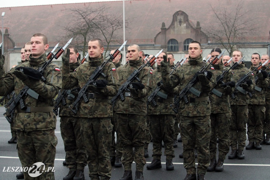 Przysięga żołnierzy dobrowolnej służby w Lesznie