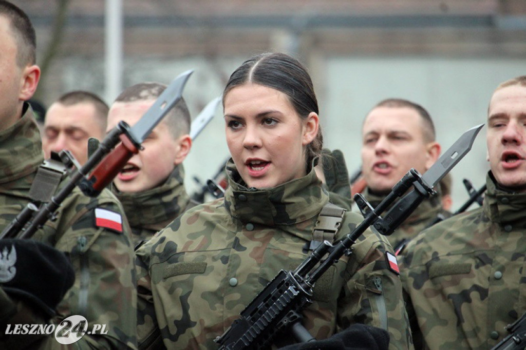 Przysięga żołnierzy dobrowolnej służby w Lesznie