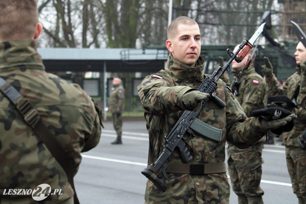 Przysięga żołnierzy dobrowolnej służby w Lesznie