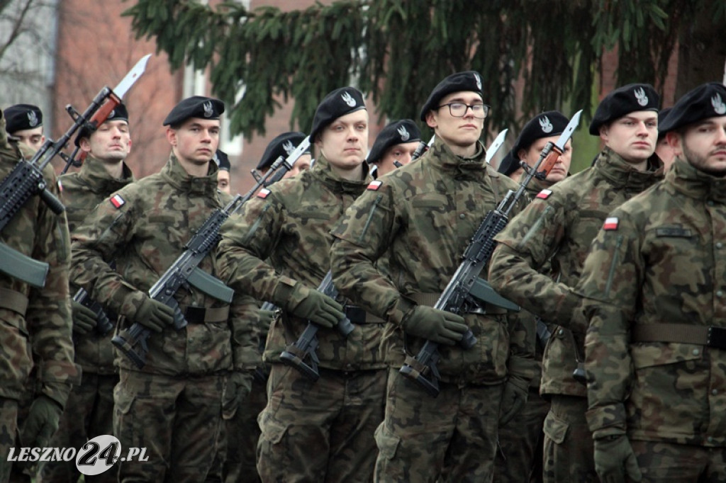 Przysięga żołnierzy dobrowolnej służby w Lesznie
