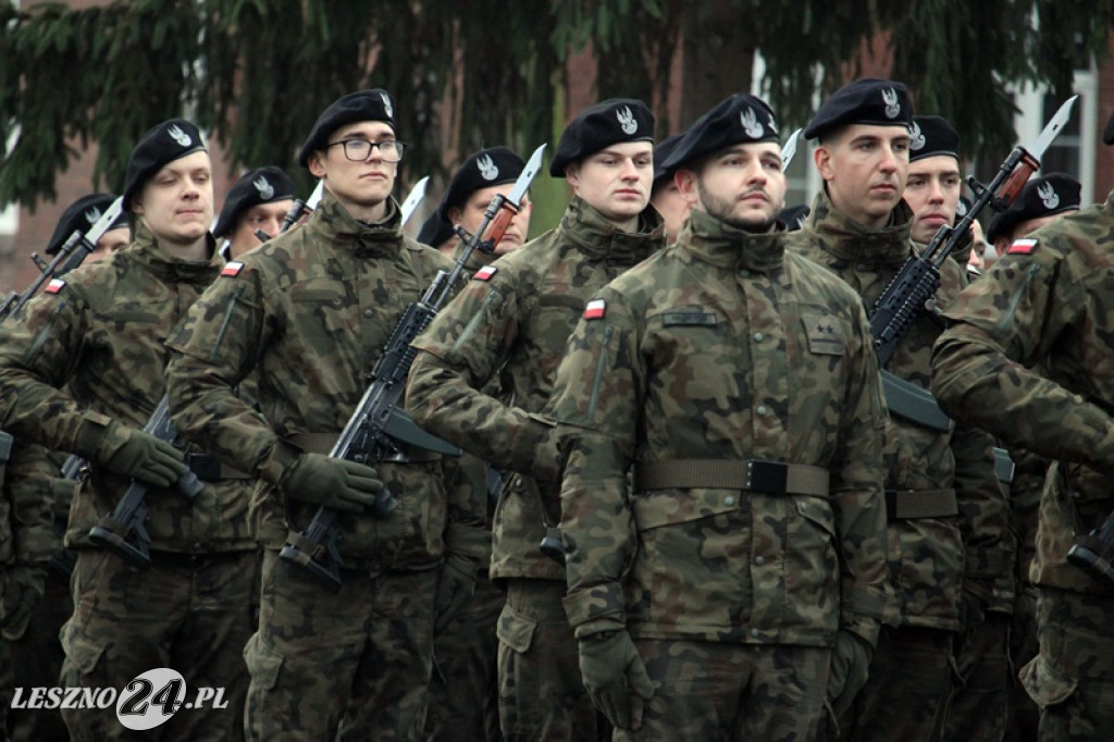 Przysięga żołnierzy dobrowolnej służby w Lesznie