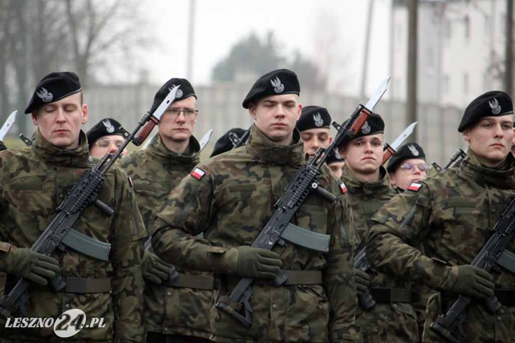 Przysięga żołnierzy dobrowolnej służby w Lesznie