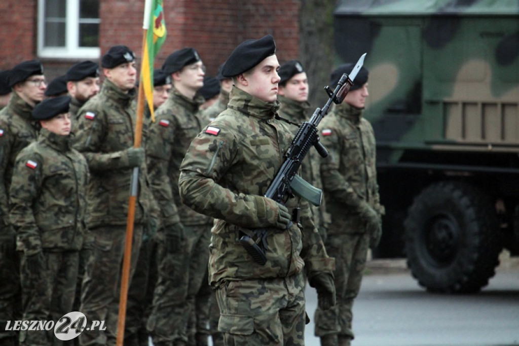 Przysięga żołnierzy dobrowolnej służby w Lesznie