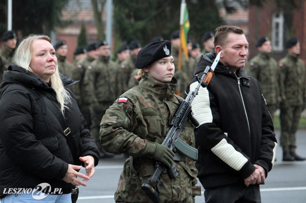 Przysięga żołnierzy dobrowolnej służby w Lesznie