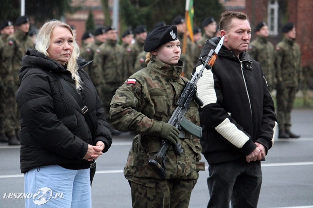 Przysięga żołnierzy dobrowolnej służby w Lesznie