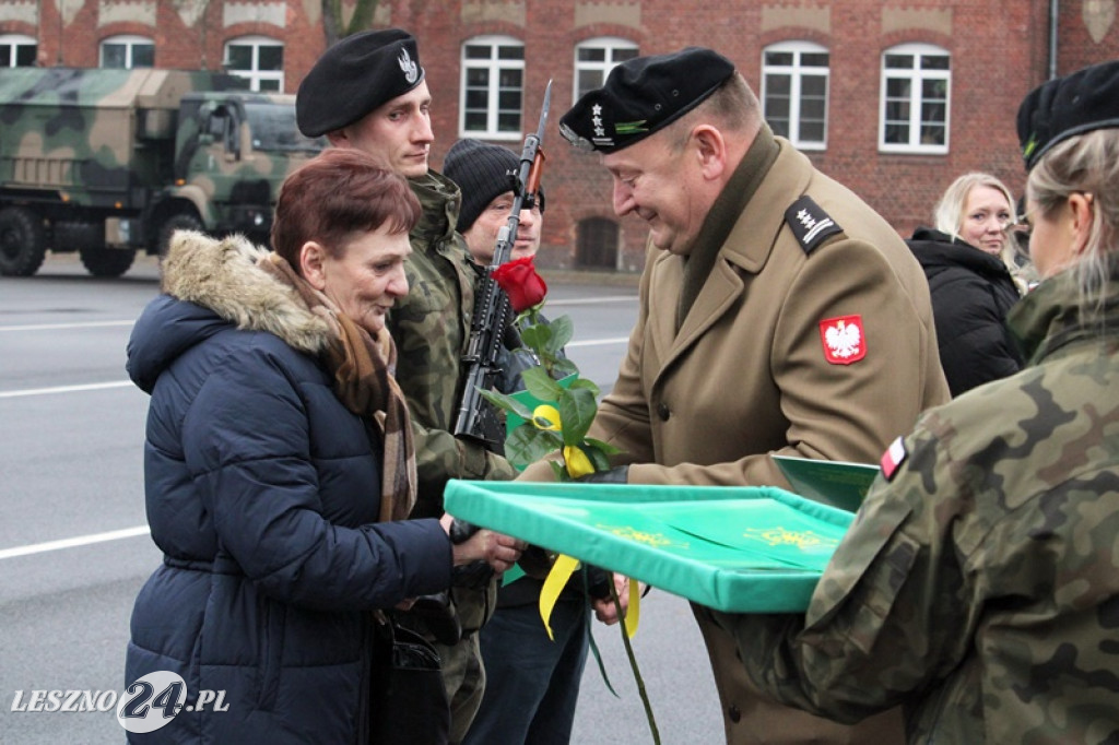 Przysięga żołnierzy dobrowolnej służby w Lesznie
