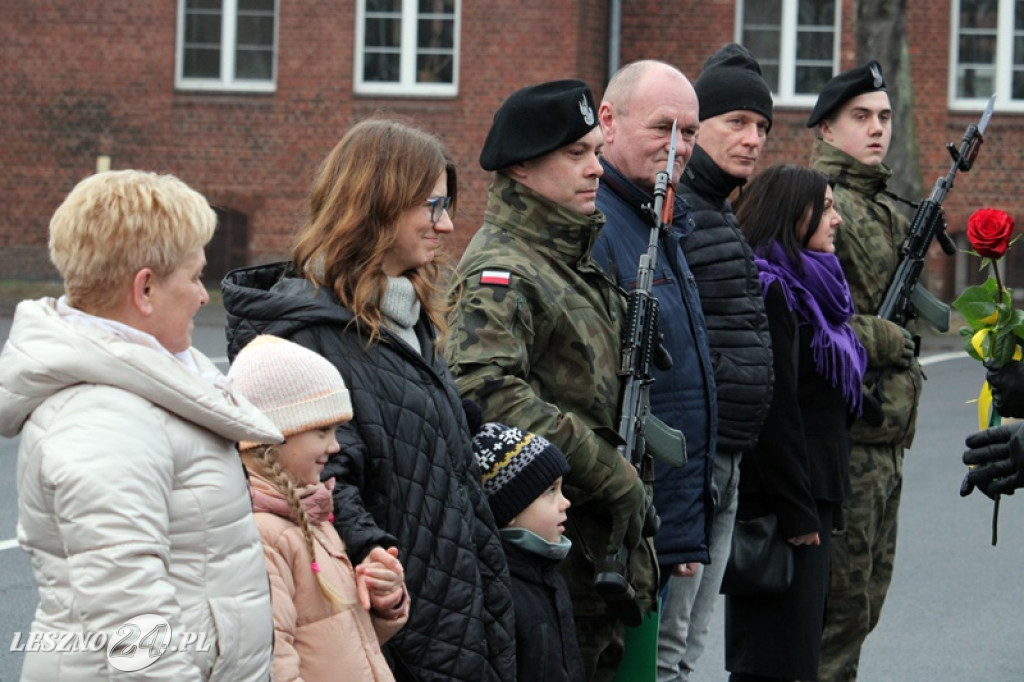 Przysięga żołnierzy dobrowolnej służby w Lesznie