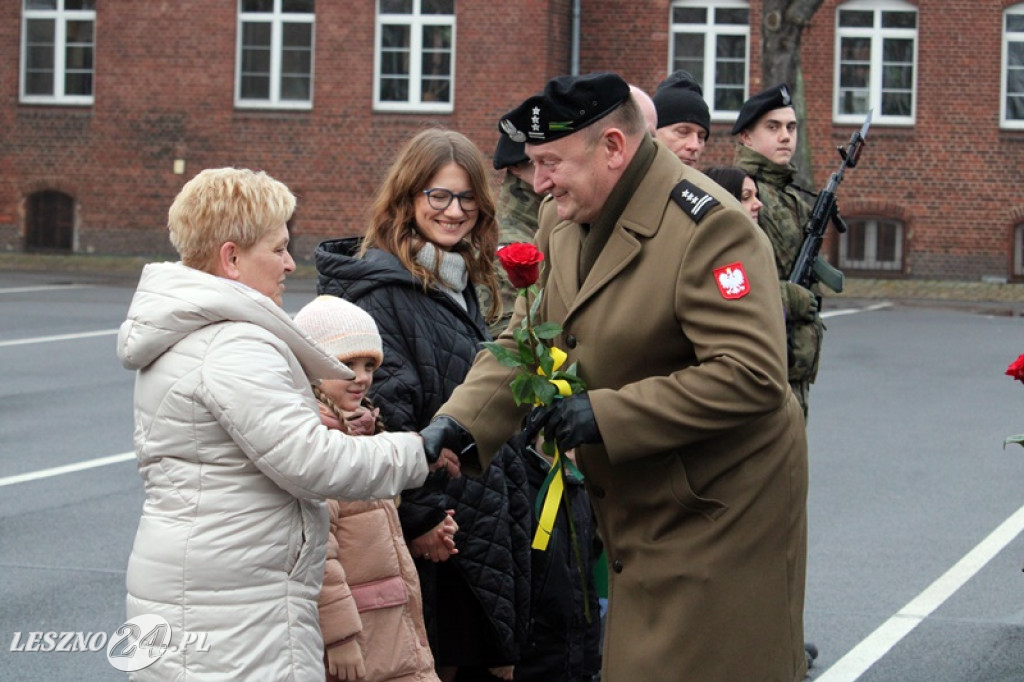 Przysięga żołnierzy dobrowolnej służby w Lesznie
