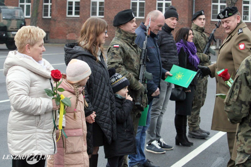 Przysięga żołnierzy dobrowolnej służby w Lesznie