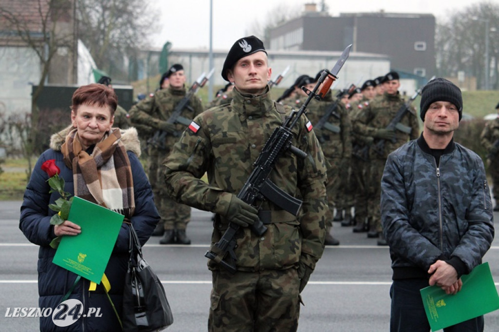 Przysięga żołnierzy dobrowolnej służby w Lesznie