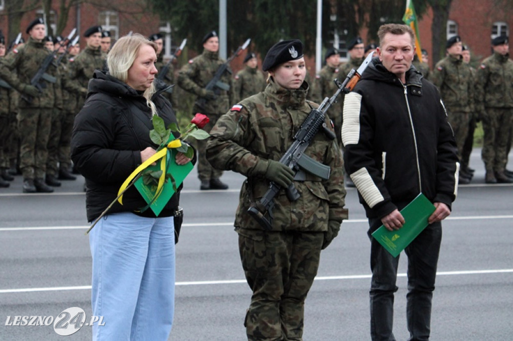 Przysięga żołnierzy dobrowolnej służby w Lesznie