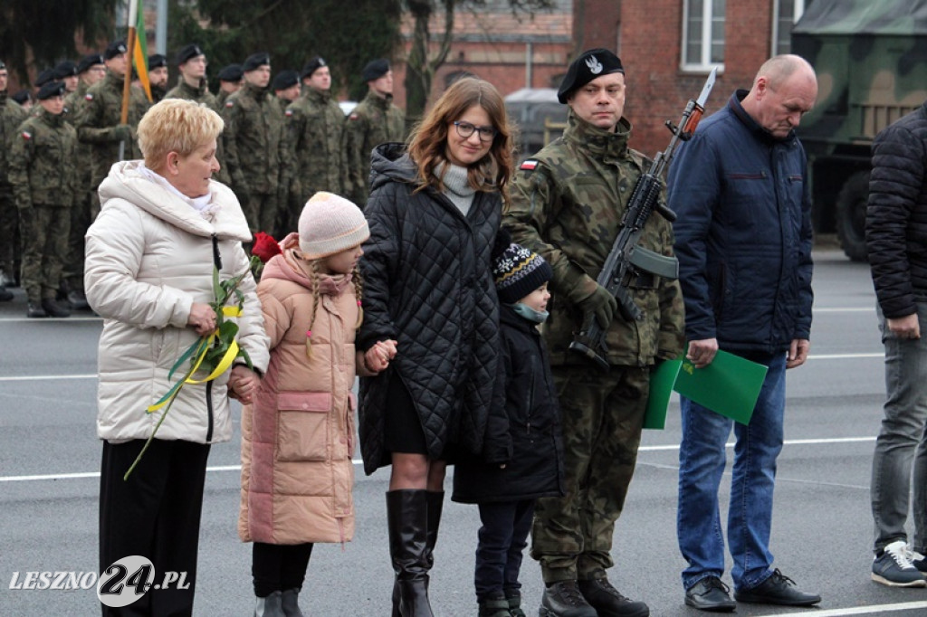 Przysięga żołnierzy dobrowolnej służby w Lesznie