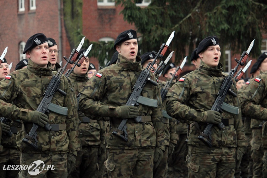 Przysięga żołnierzy dobrowolnej służby w Lesznie