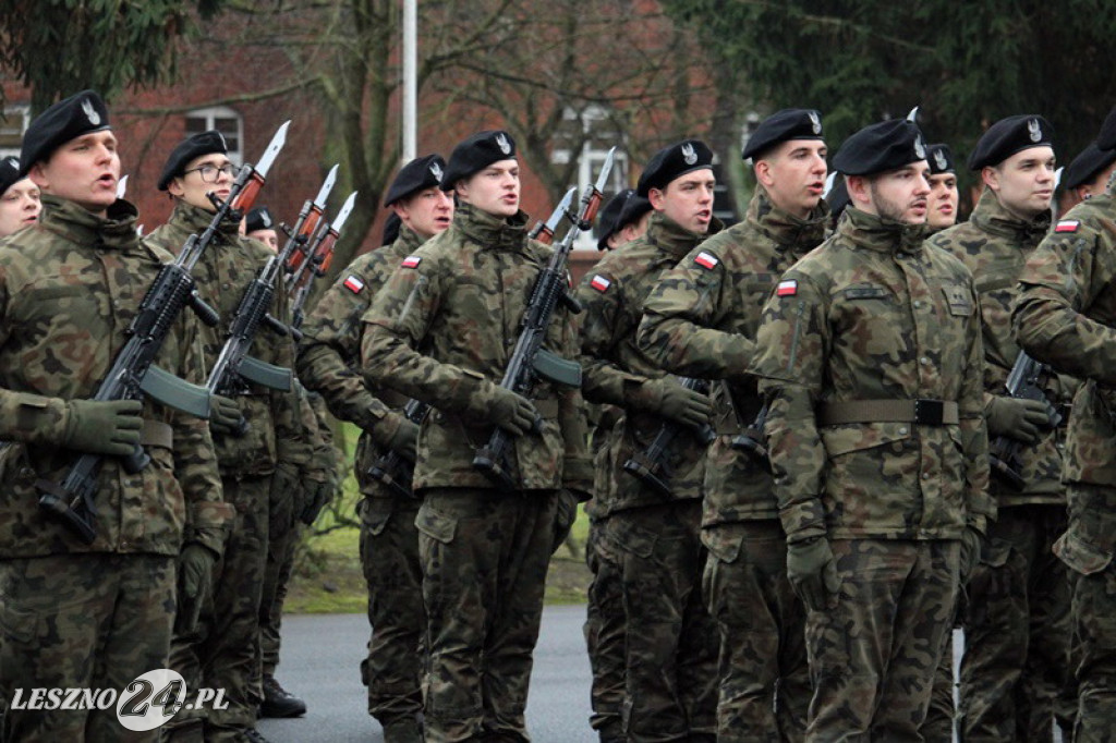 Przysięga żołnierzy dobrowolnej służby w Lesznie