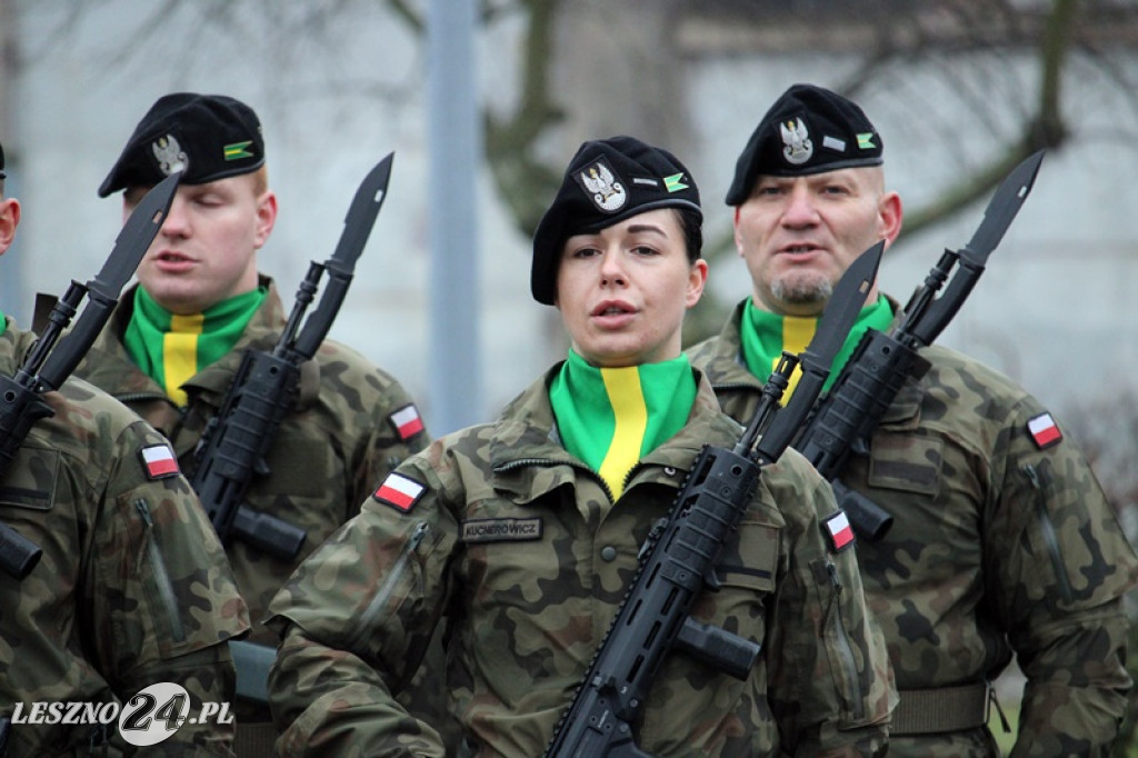 Przysięga żołnierzy dobrowolnej służby w Lesznie
