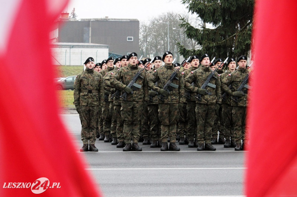 Przysięga żołnierzy dobrowolnej służby w Lesznie