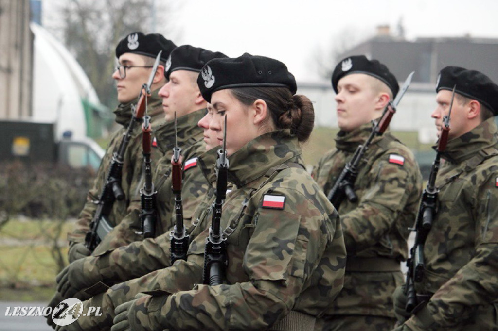 Przysięga żołnierzy dobrowolnej służby w Lesznie