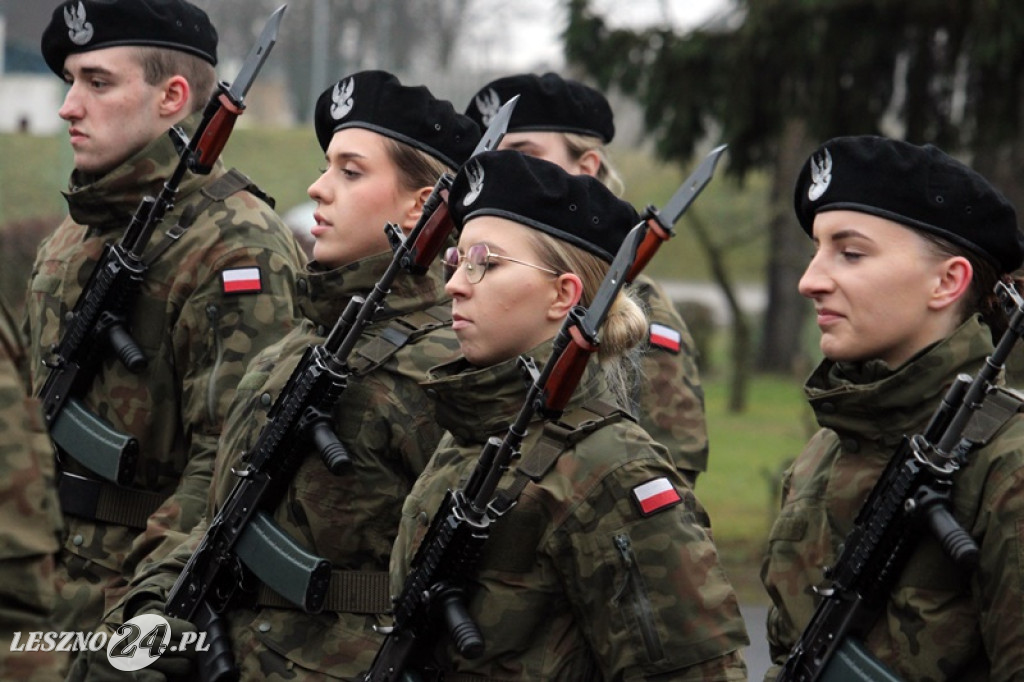 Przysięga żołnierzy dobrowolnej służby w Lesznie
