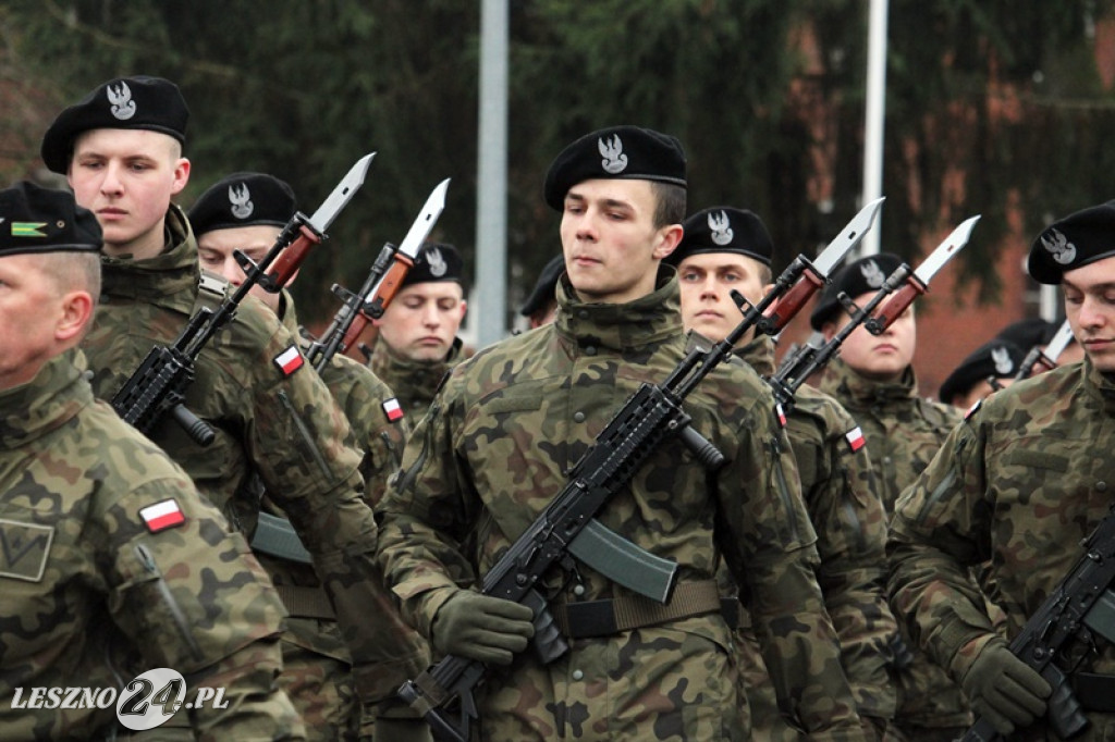 Przysięga żołnierzy dobrowolnej służby w Lesznie