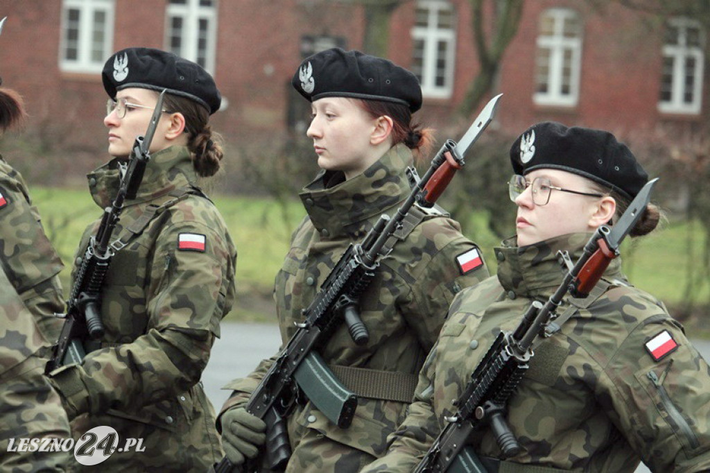 Przysięga żołnierzy dobrowolnej służby w Lesznie