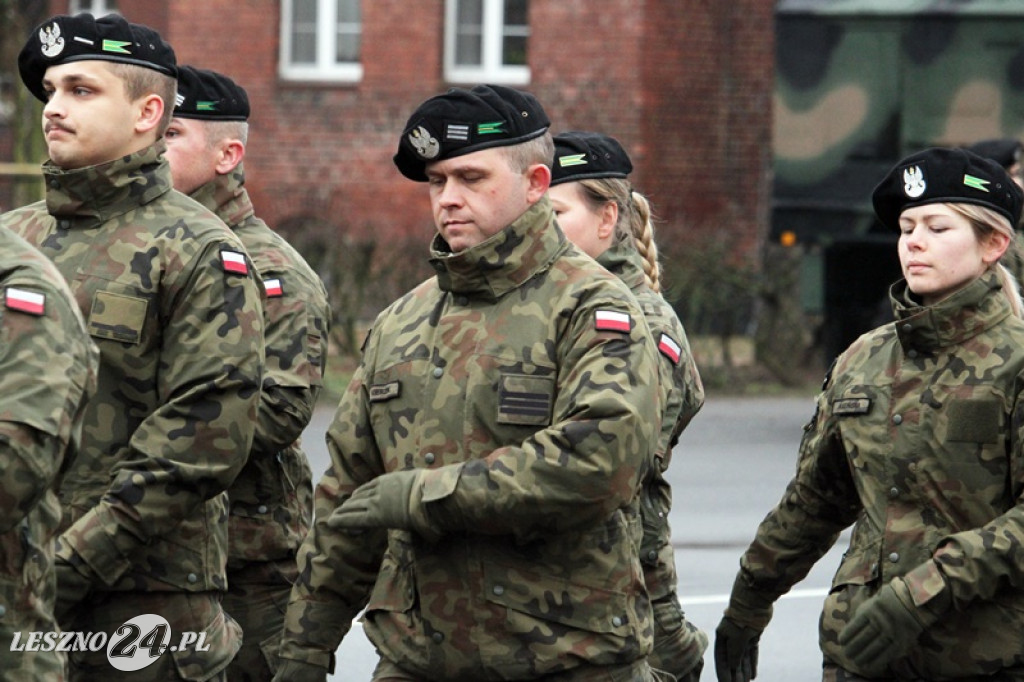 Przysięga żołnierzy dobrowolnej służby w Lesznie