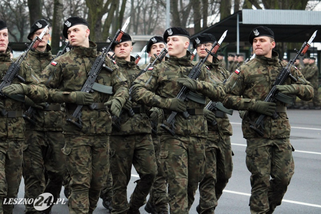 Przysięga żołnierzy dobrowolnej służby w Lesznie