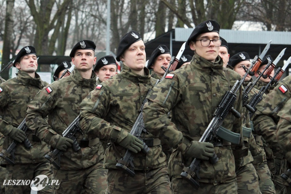 Przysięga żołnierzy dobrowolnej służby w Lesznie