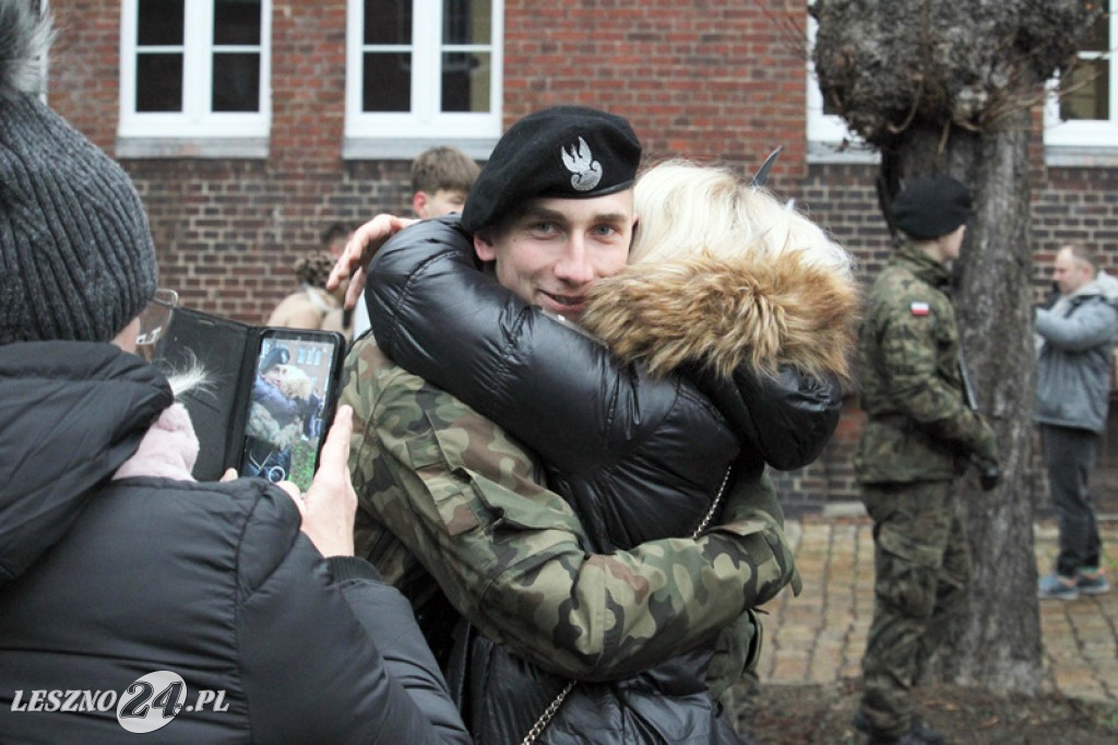 Przysięga żołnierzy dobrowolnej służby w Lesznie