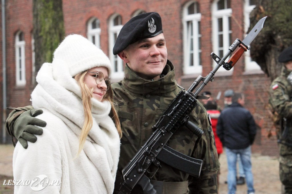 Przysięga żołnierzy dobrowolnej służby w Lesznie