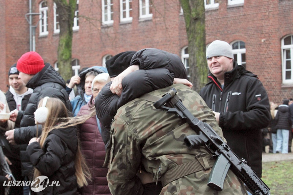 Przysięga żołnierzy dobrowolnej służby w Lesznie