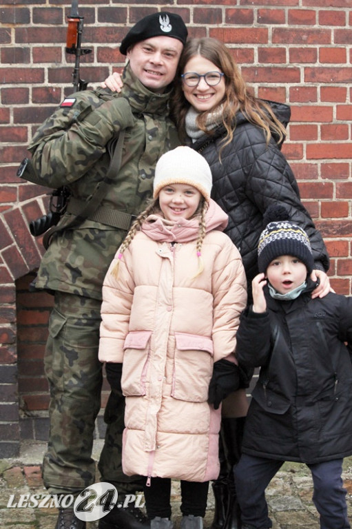 Przysięga żołnierzy dobrowolnej służby w Lesznie