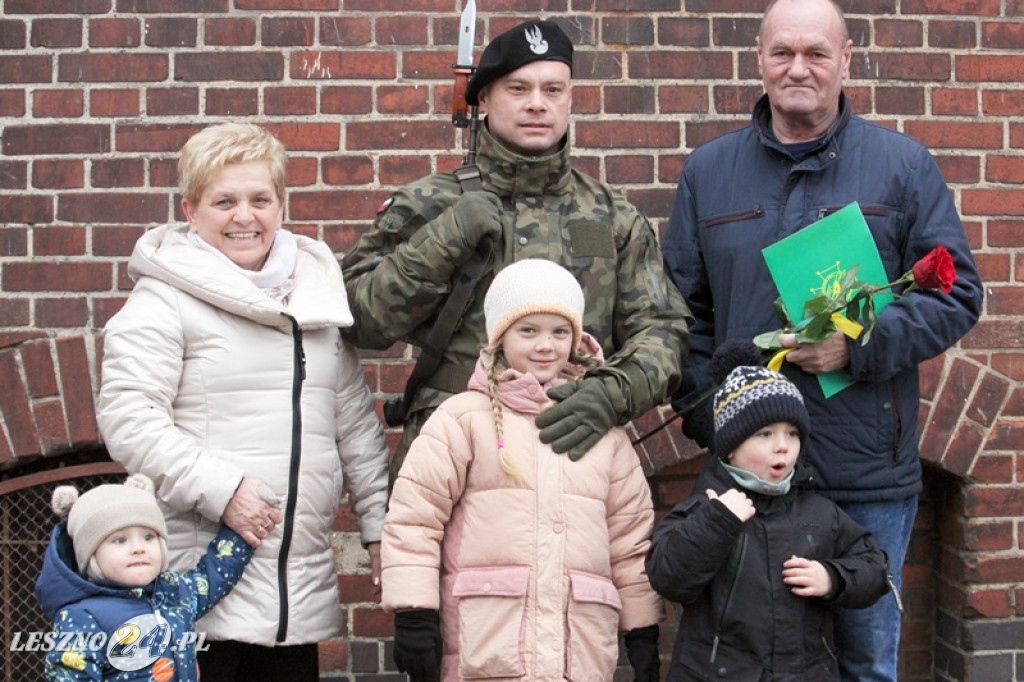 Przysięga żołnierzy dobrowolnej służby w Lesznie