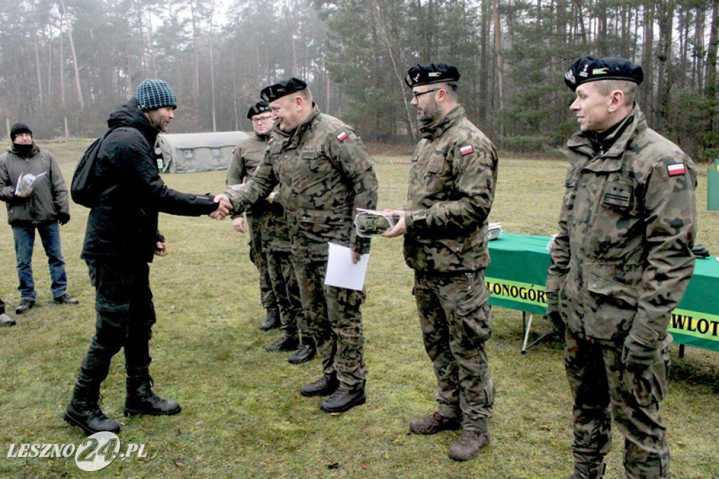 Żołnierze szkolili cywilów na strzelnicy w Wyciążkowie