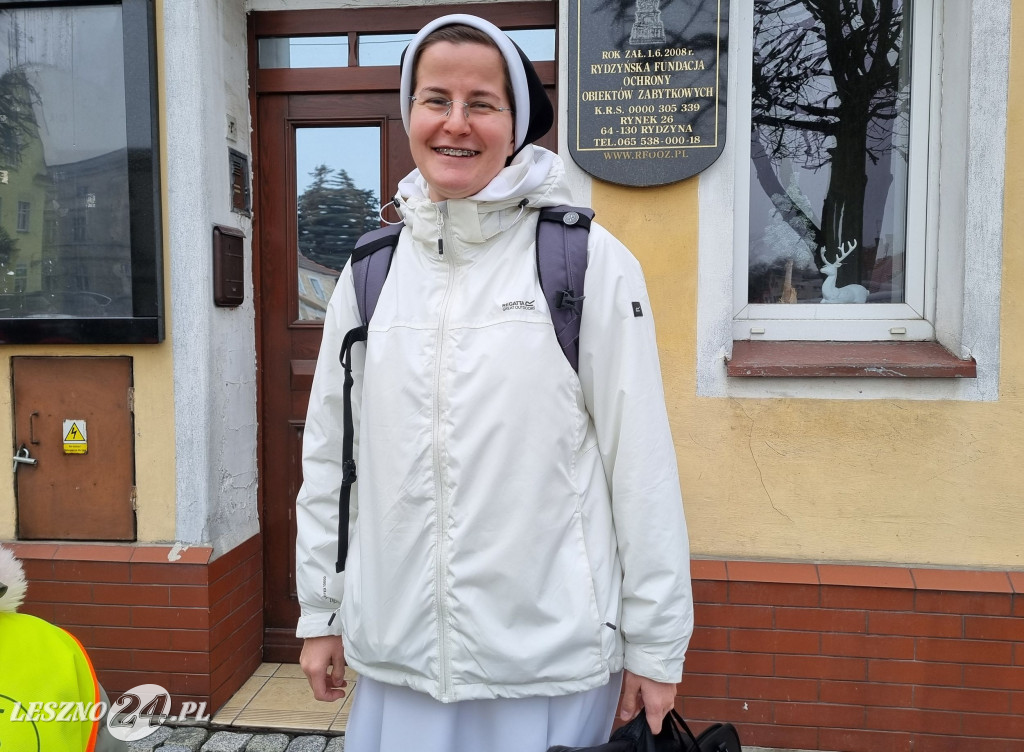 Przedszkolaki ustroiły choinki na Rynku w Rydzynie