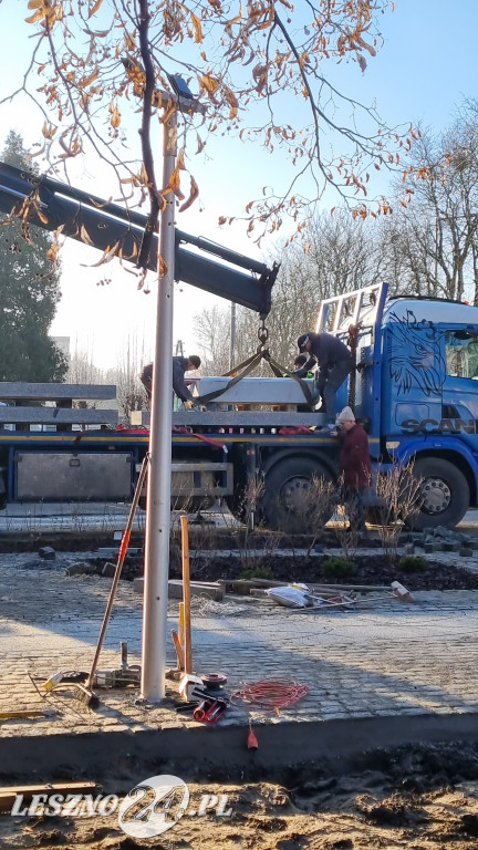 Stawianie Pomnika 55. Pułku Piechoty przed ZST