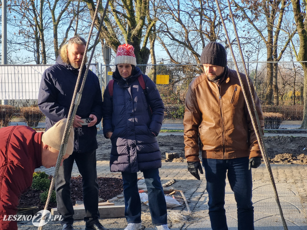 Stawianie Pomnika 55. Pułku Piechoty przed ZST