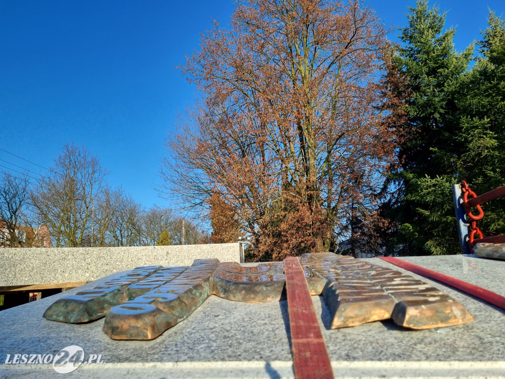 Stawianie Pomnika 55. Pułku Piechoty przed ZST