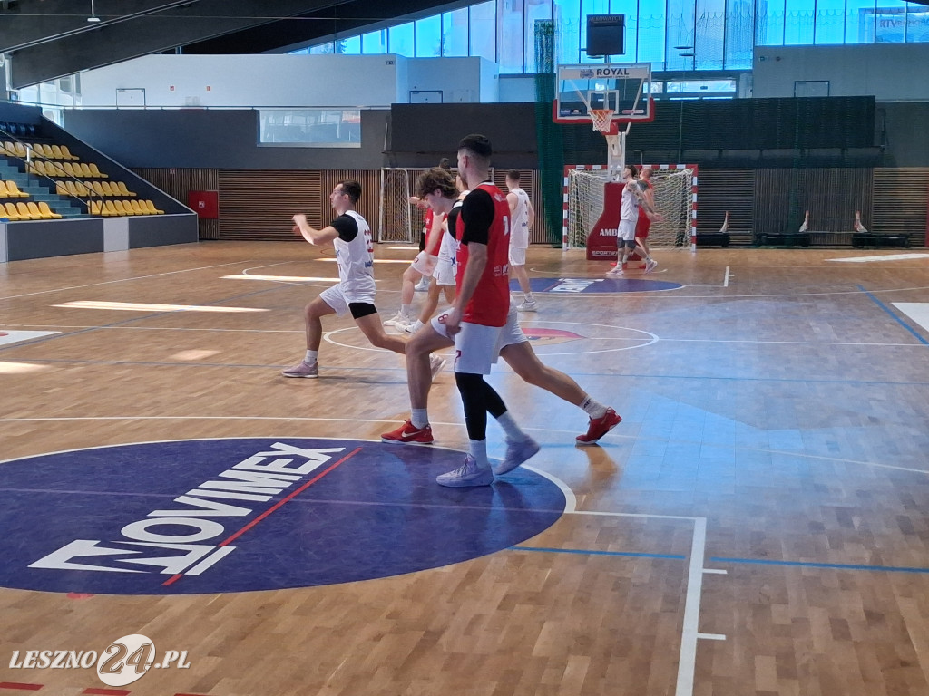 Nowe bandy ledowe w hali Trapez