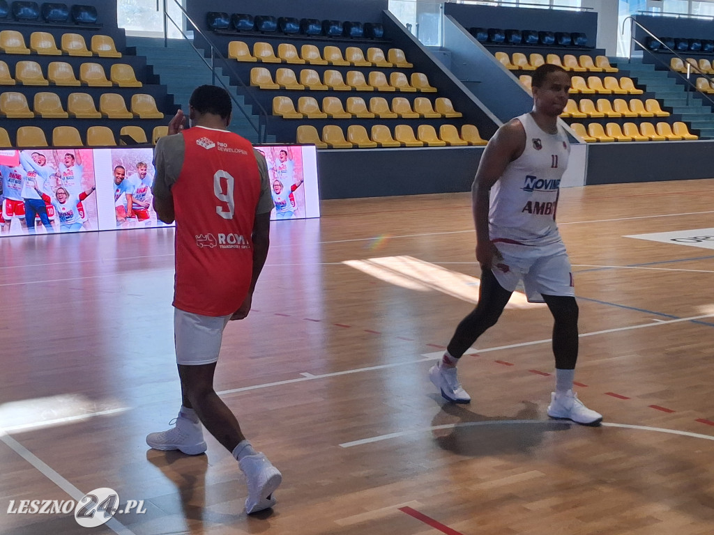 Nowe bandy ledowe w hali Trapez