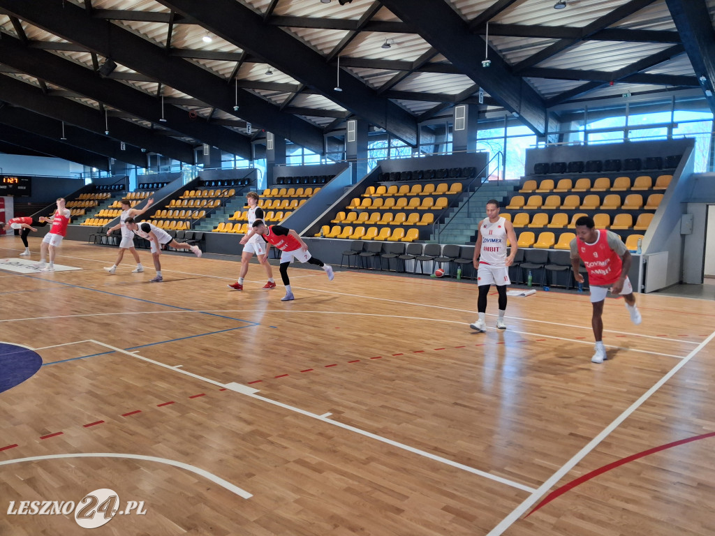 Nowe bandy ledowe w hali Trapez