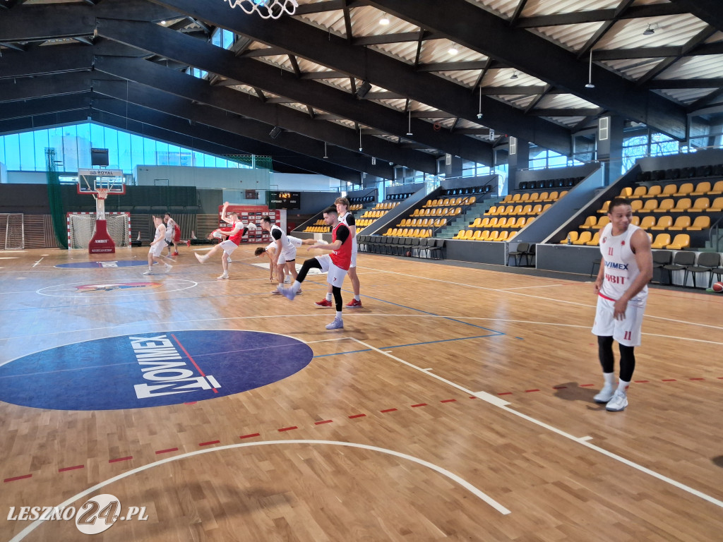 Nowe bandy ledowe w hali Trapez