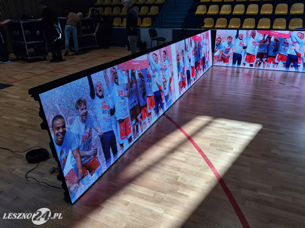 Nowe bandy ledowe w hali Trapez