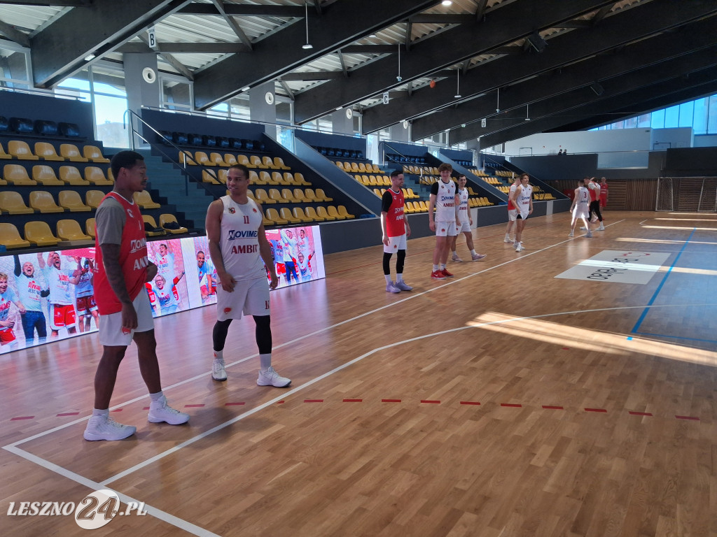 Nowe bandy ledowe w hali Trapez