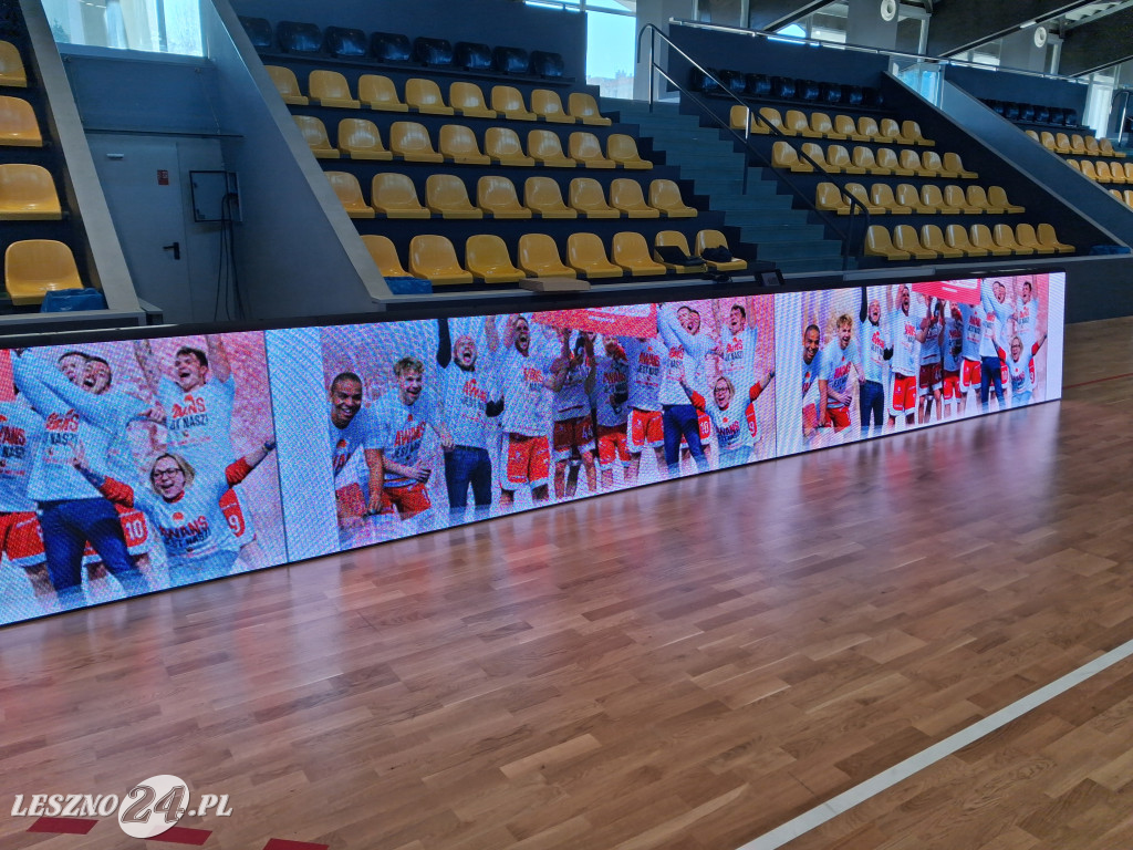 Nowe bandy ledowe w hali Trapez