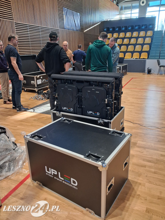 Nowe bandy ledowe w hali Trapez